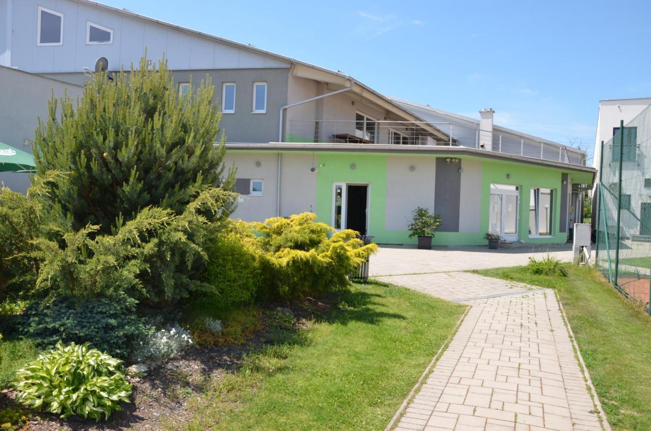 Penzion Rocket Club Lučenec Exteriér fotografie